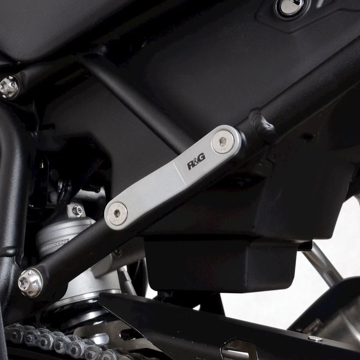 R&G Капачки за степенките на пътника (чифт) за Triumph Tiger 900 GT (2020, 2024+), Tiger 900 Rally (2020+), Tiger 850 Sport (2021+)