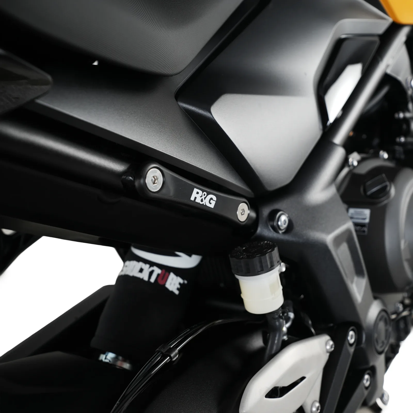 R&G Капачки за степенките на пътника (чифт) за Triumph Trident 660 (2026+)