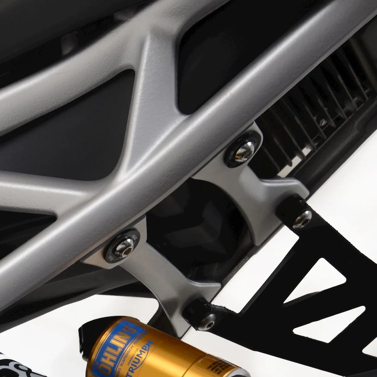 R&G Капачки за степенките на пътника (лява страна) за Triumph Speed Triple 1200 RS (2021+), Speed Triple 1200 RR (2022+) и др.