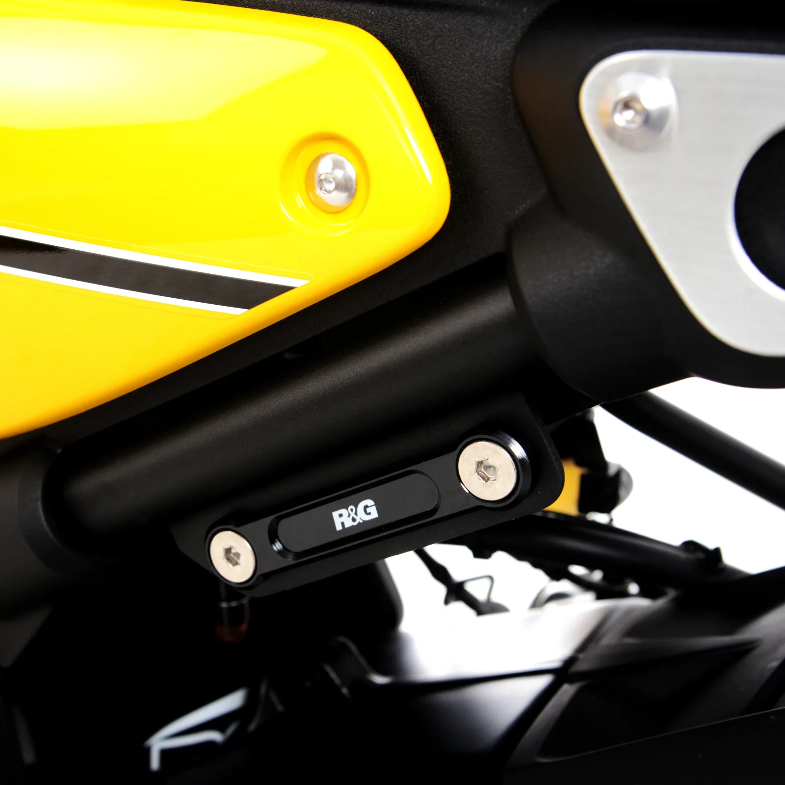 R&G Капачки за степенките на пътника (лява страна) за Yamaha XSR 125 (2021+), KTM RC 390 (2022+), RC 200 (2022), RC 125 (2022+)