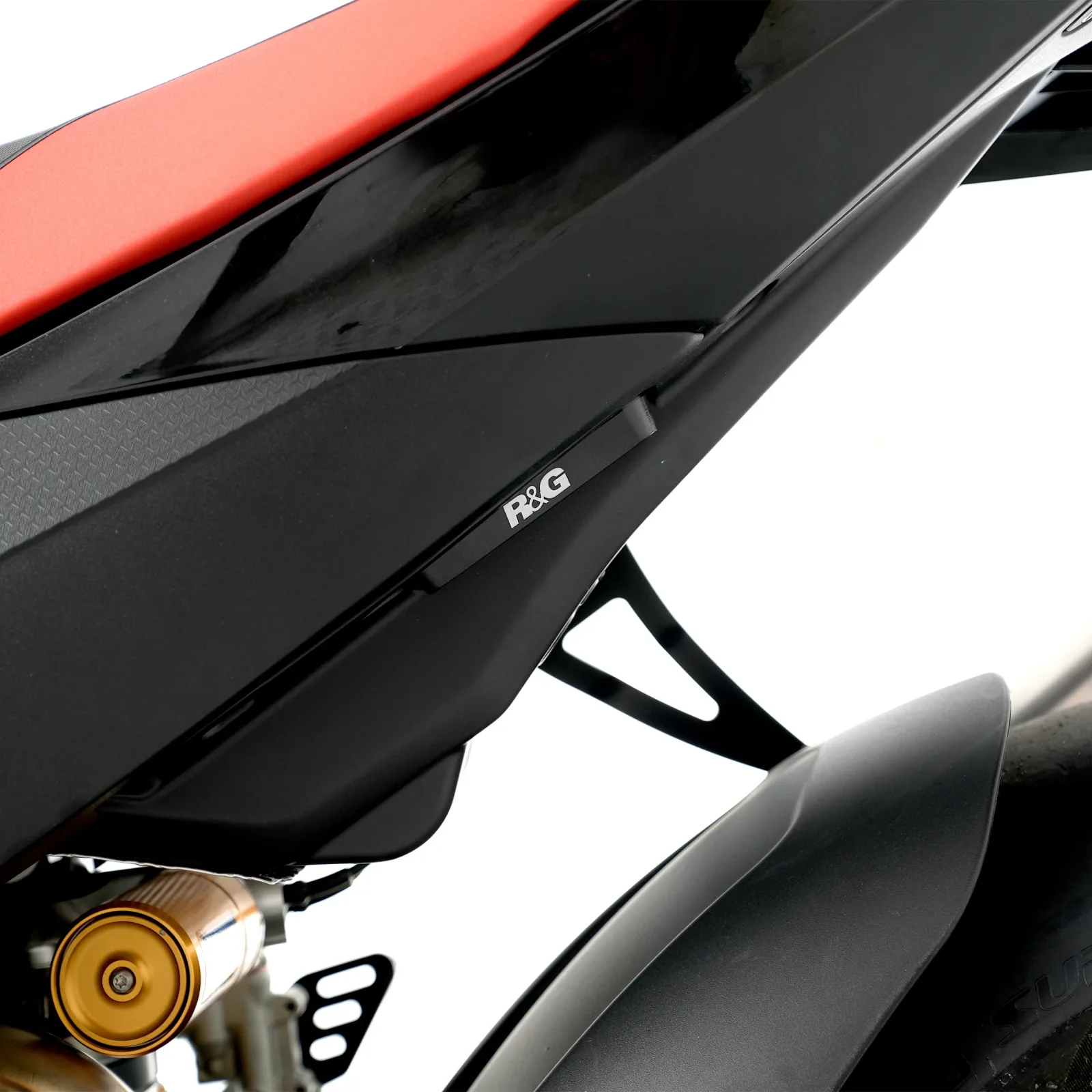 R&G Капачки за степенките на пътника за Aprilia RSV4 R (2009–2014), RSV4 Factory (2009+), Tuono V4 R (2011–2014) и др.