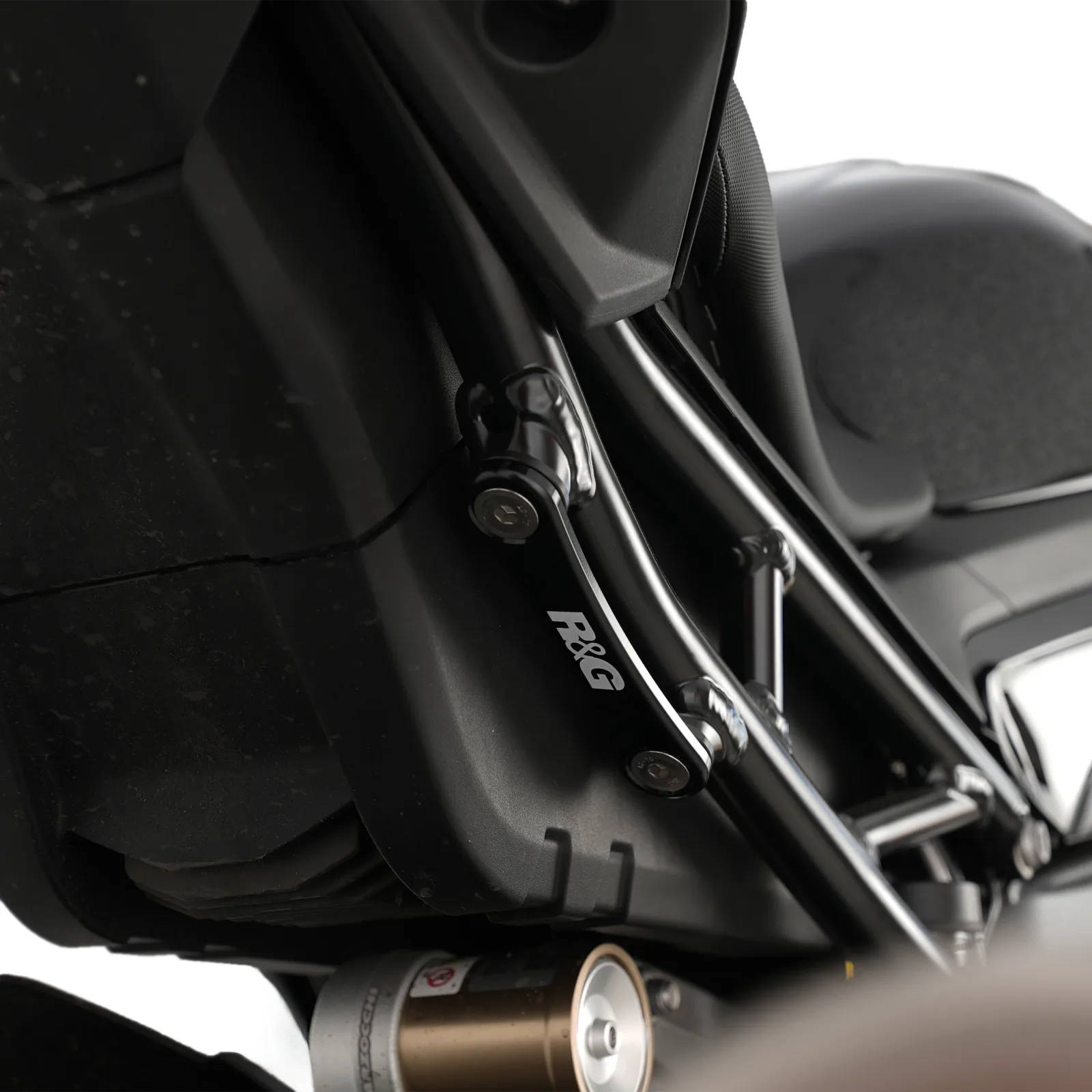 R&G Капачки за степенките на пътника за BMW S 1000 RR (2019+), Honda CRF 1100L Africa Twin Adventure Sports (2020+) и др.