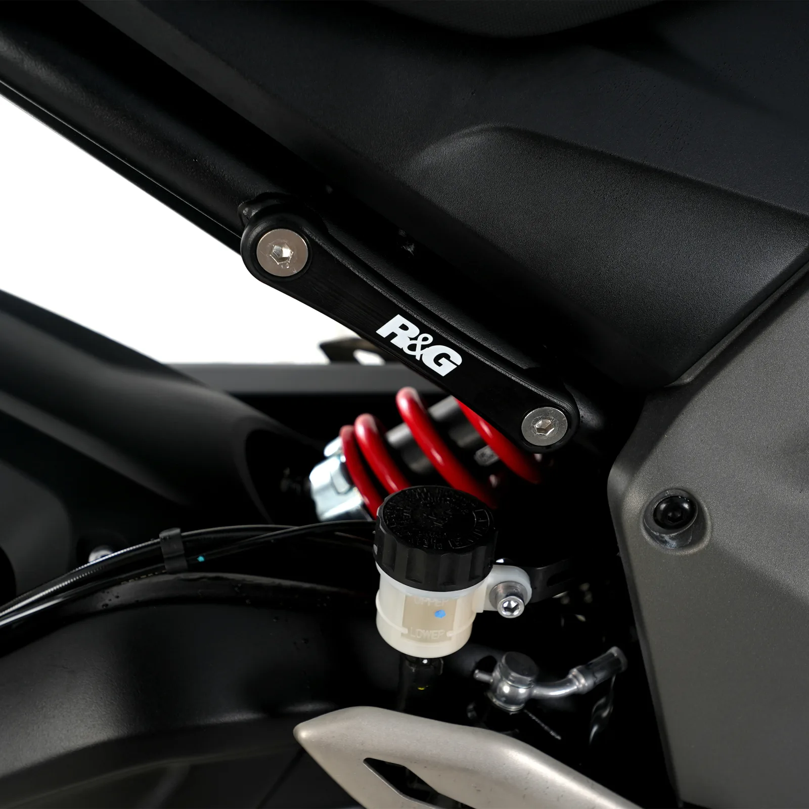 R&G Капачки за степенките на пътника за BMW S 1000 XR (2015–2019), Triumph Trident 660 (2021–2025), Daytona 660 (2024+) и др.