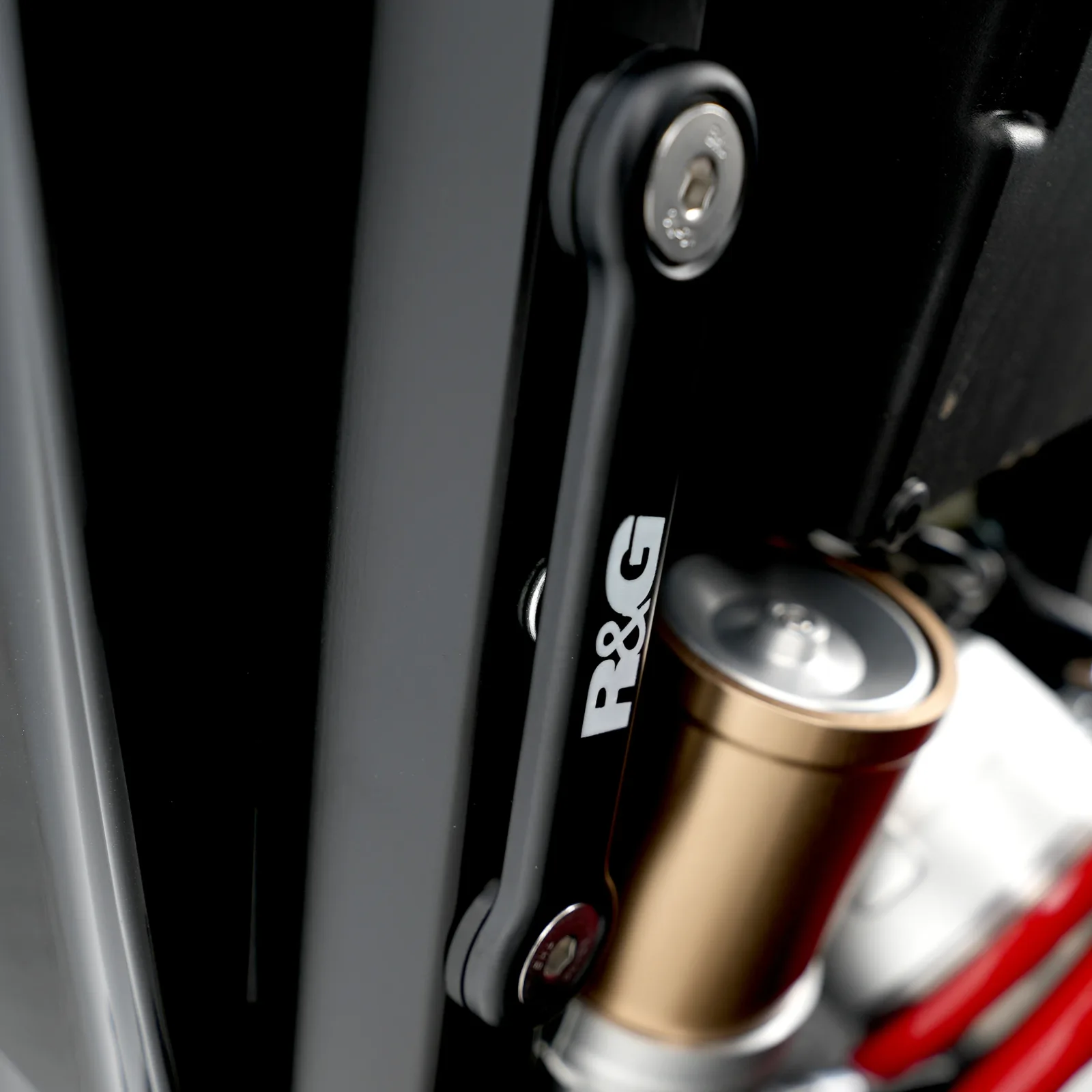R&G Капачки за степенките на пътника за BMW S 1000 XR (2020+), M 1000 XR (2024+)