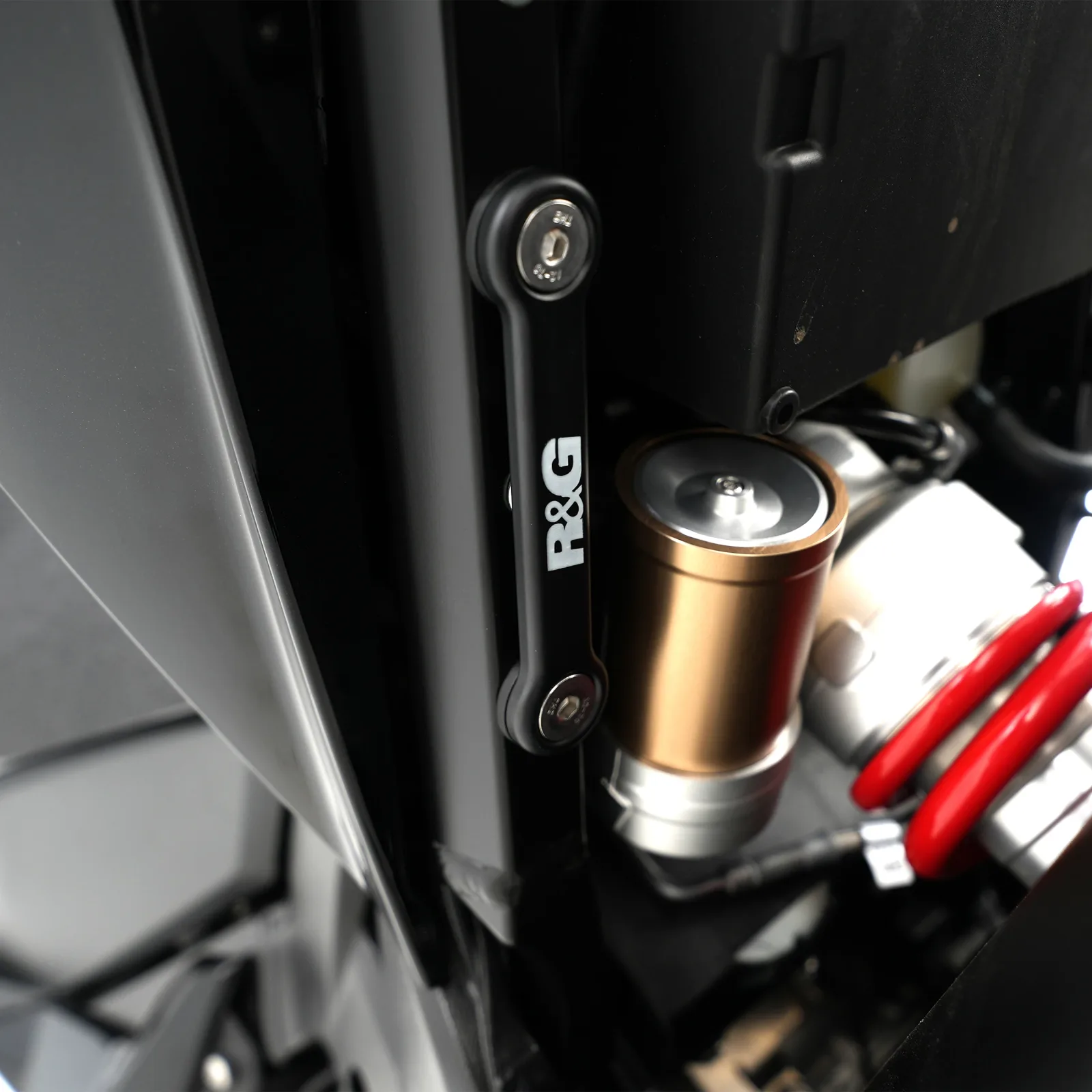 R&G Капачки за степенките на пътника за BMW S 1000 XR (2020+), M 1000 XR (2024+)