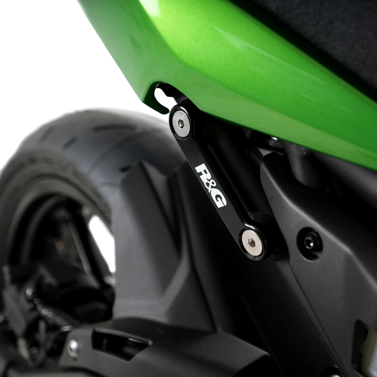 R&G Капачки за степенките на пътника за Kawasaki Z650 (2017+), Ninja 650 (2017+), Z650 S (2026+)