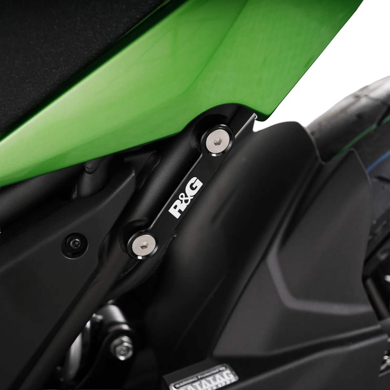 R&G Капачки за степенките на пътника за Kawasaki Z650 (2017+), Ninja 650 (2017+), Z650 S (2026+)