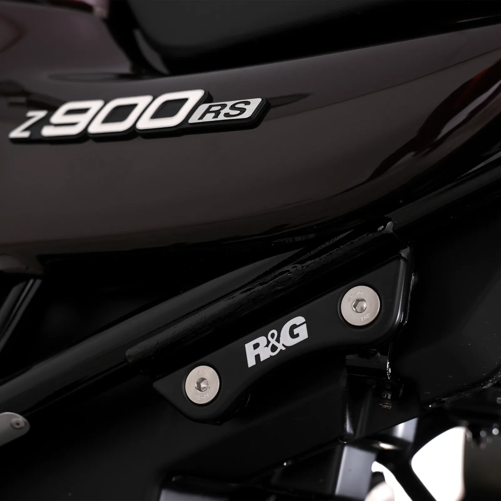 R&G Капачки за степенките на пътника за Kawasaki Z900 (2017+), Z900RS (2018+)