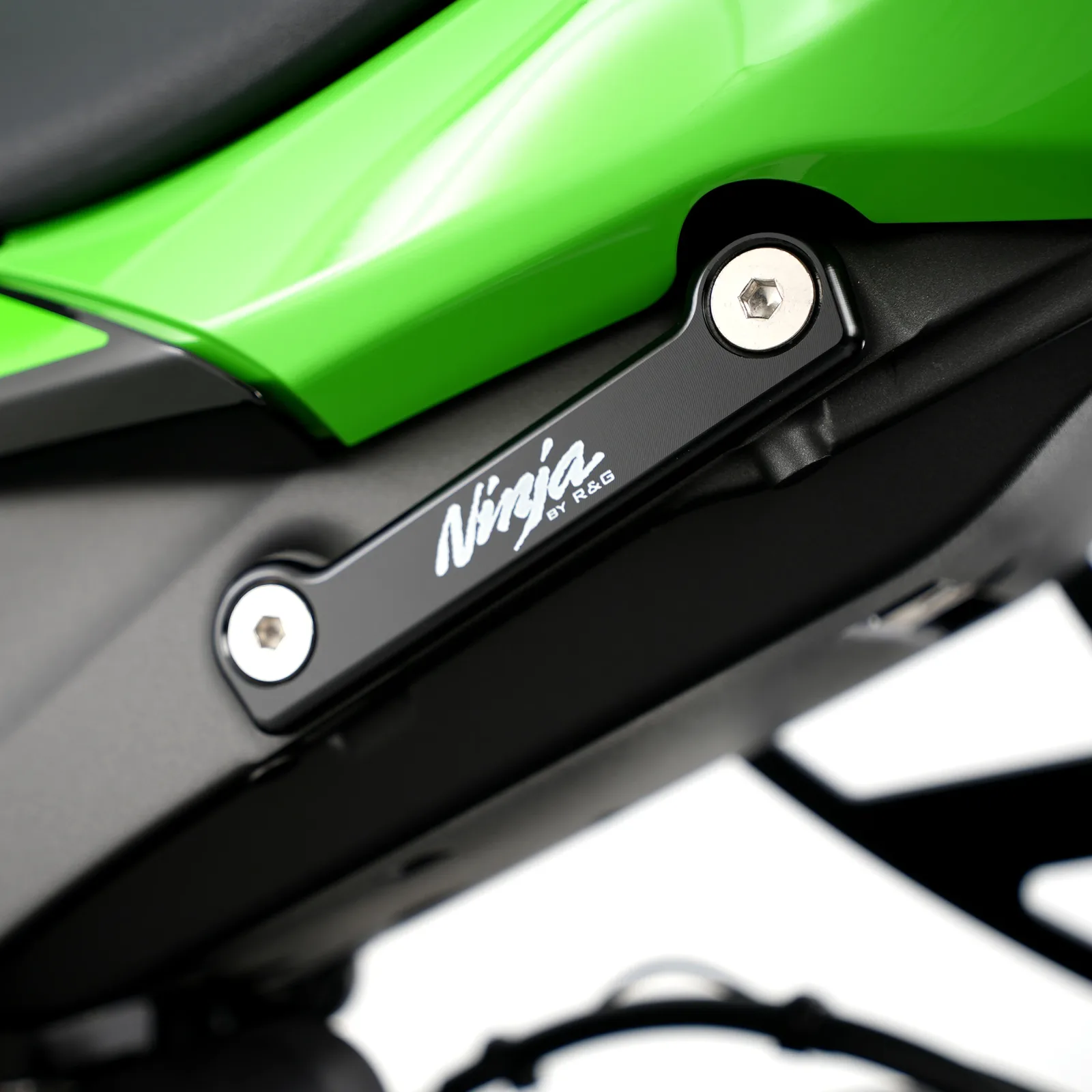 R&G Капачки за степенките на пътника за Kawasaki ZX-6R (2009+)