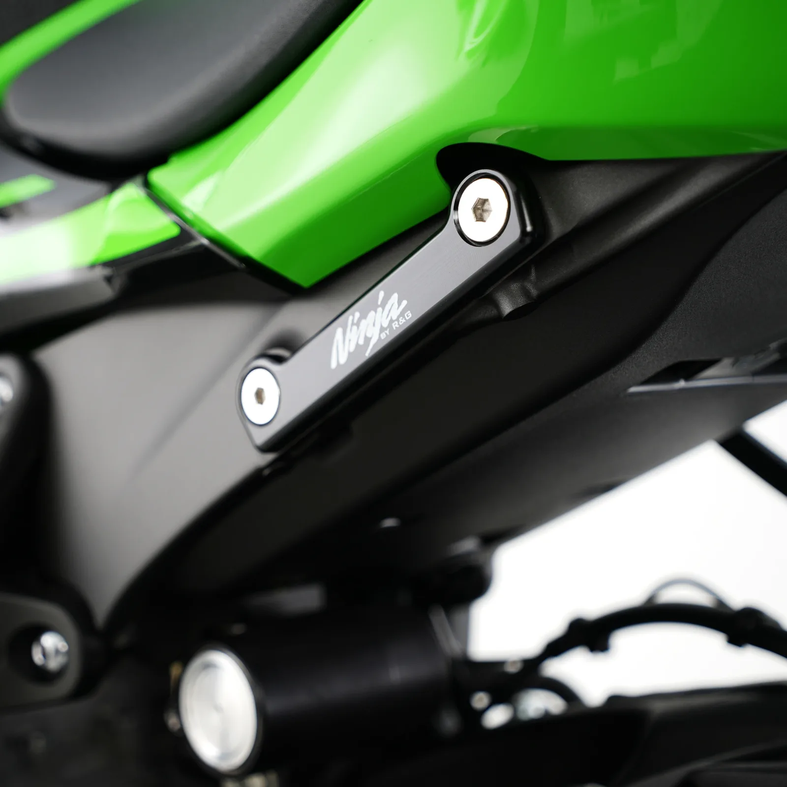 R&G Капачки за степенките на пътника за Kawasaki ZX-6R (2009+)