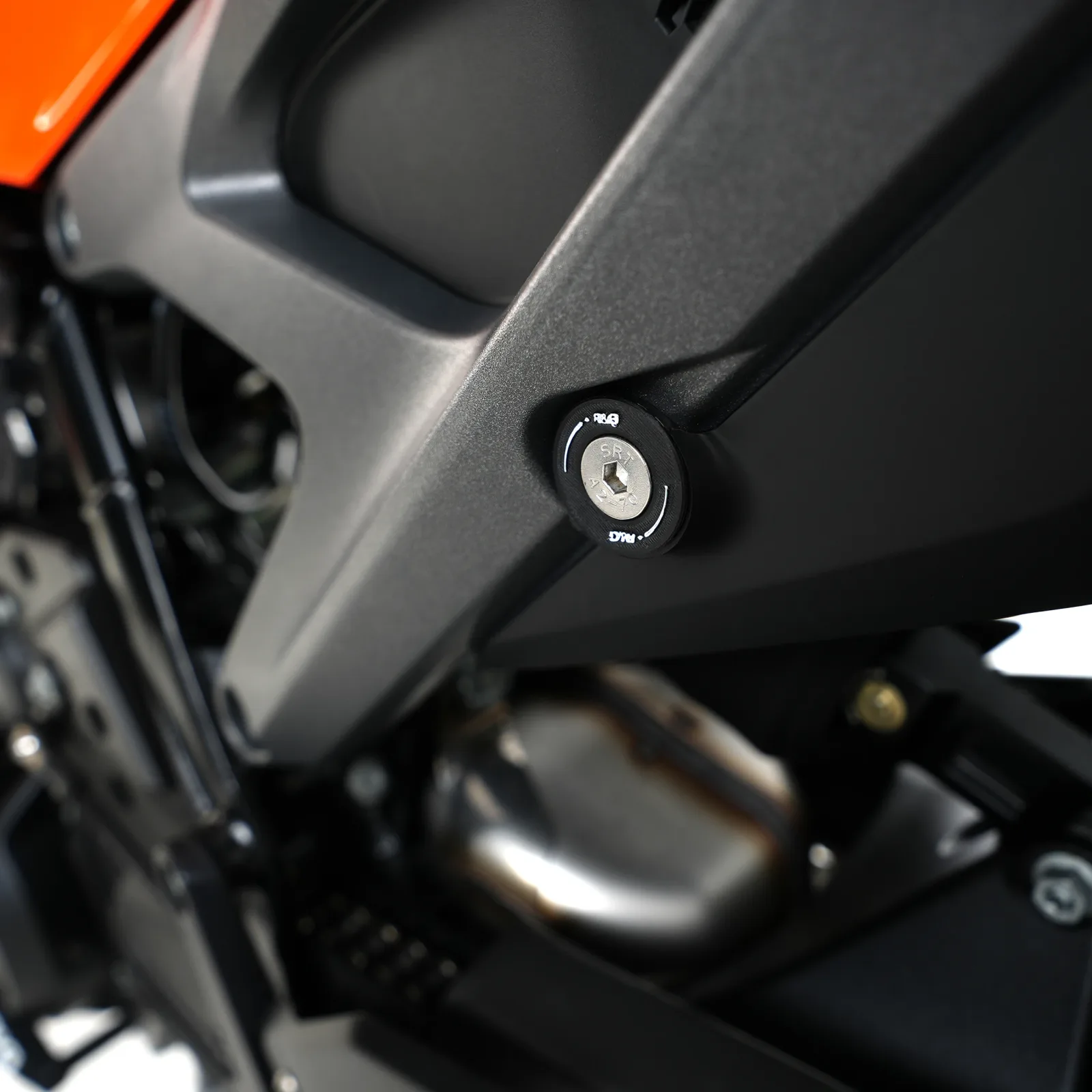 R&G Капачки за степенките на пътника за KTM 990 Duke (2024)