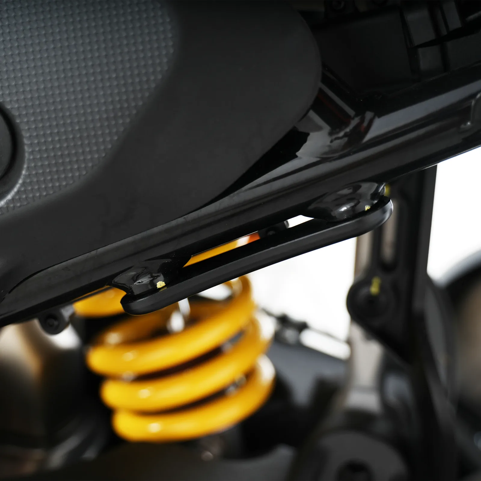 R&G Капачки за степенките на пътника за Suzuki GSX-S 1000 (2015+), KTM 790 Adventure (2019+) и др.