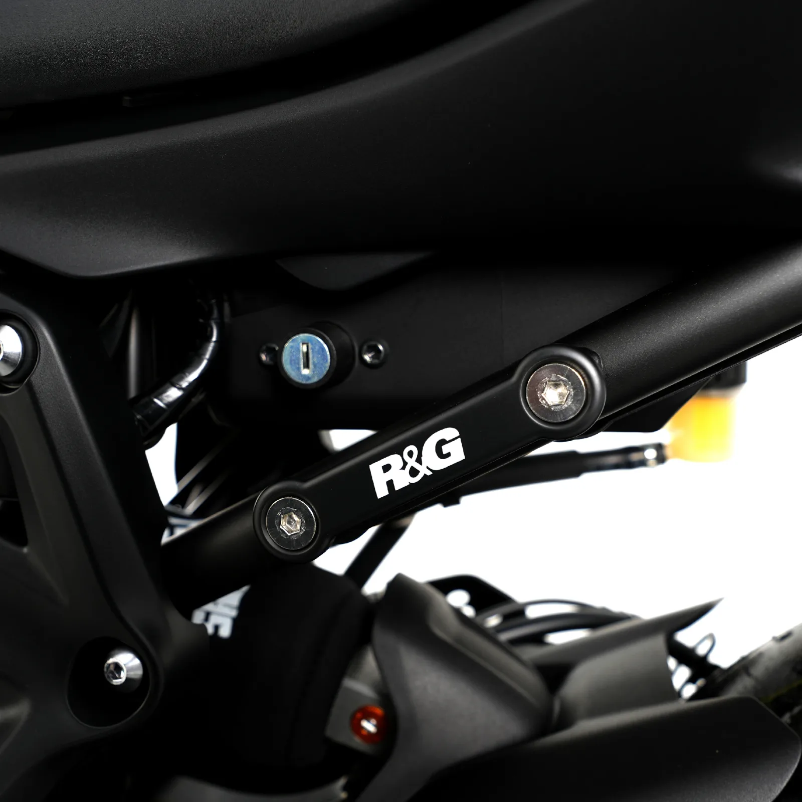 R&G Капачки за степенките на пътника за Yamaha MT-07 (2014+)