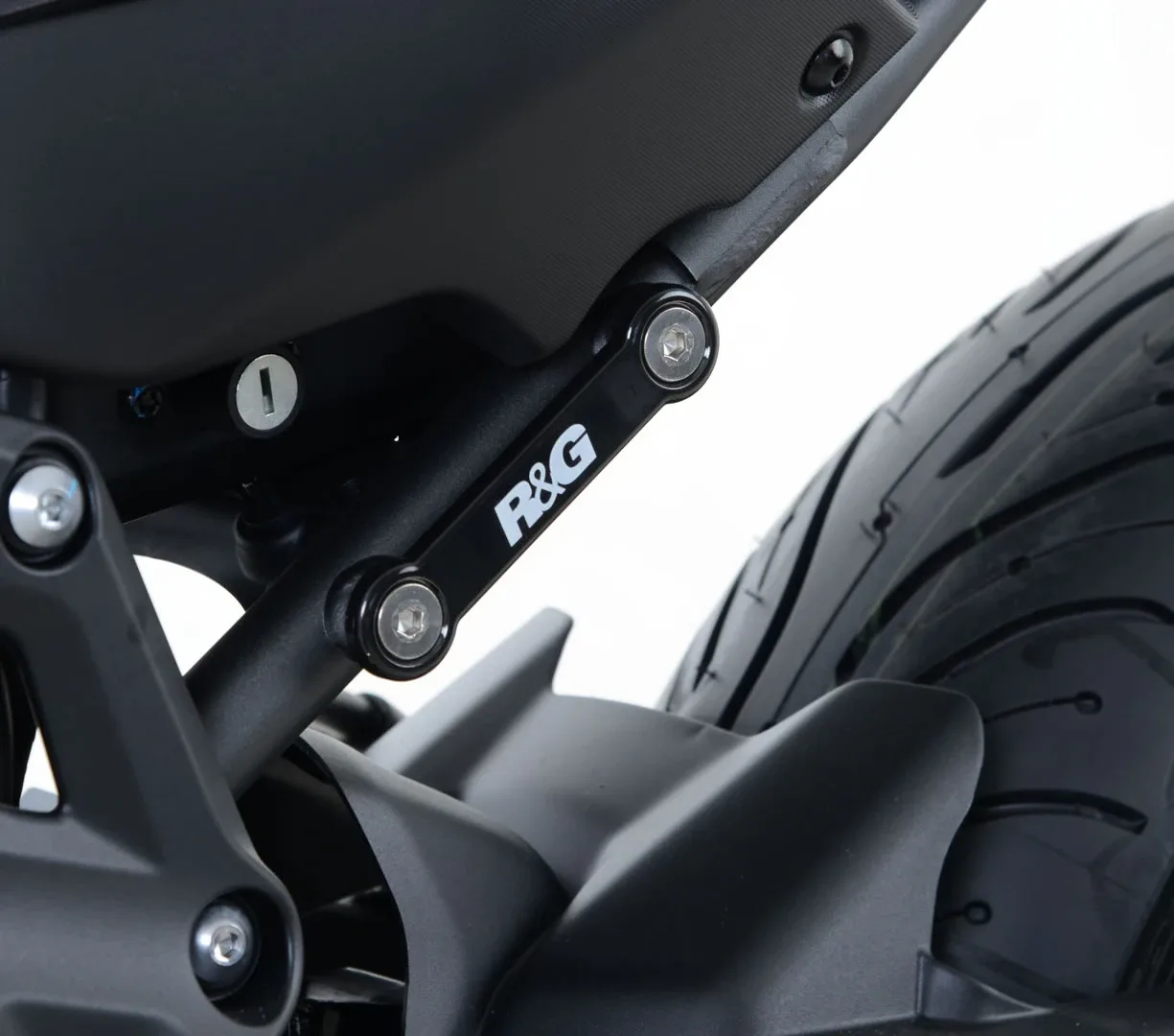 R&G Капачки за степенките на пътника за Yamaha Tracer 700 (2016–2020)