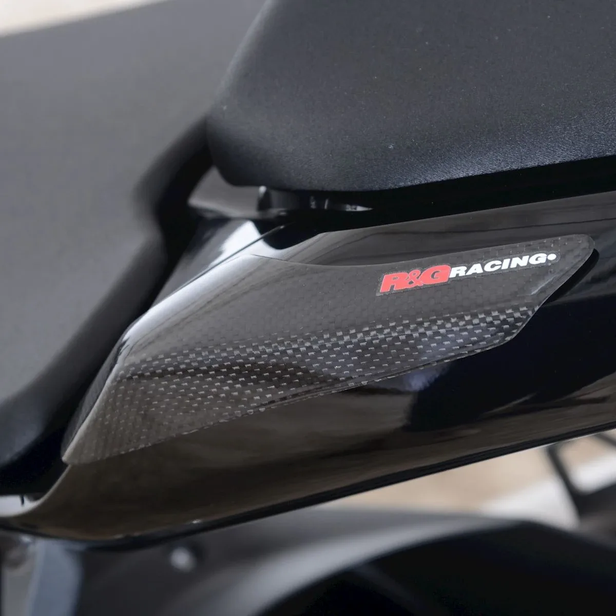 R&G Карбонови слайдери за опашка за Honda CBR 1000RR-R (2020–2023), CBR 1000RR-R SP (2020–2023)