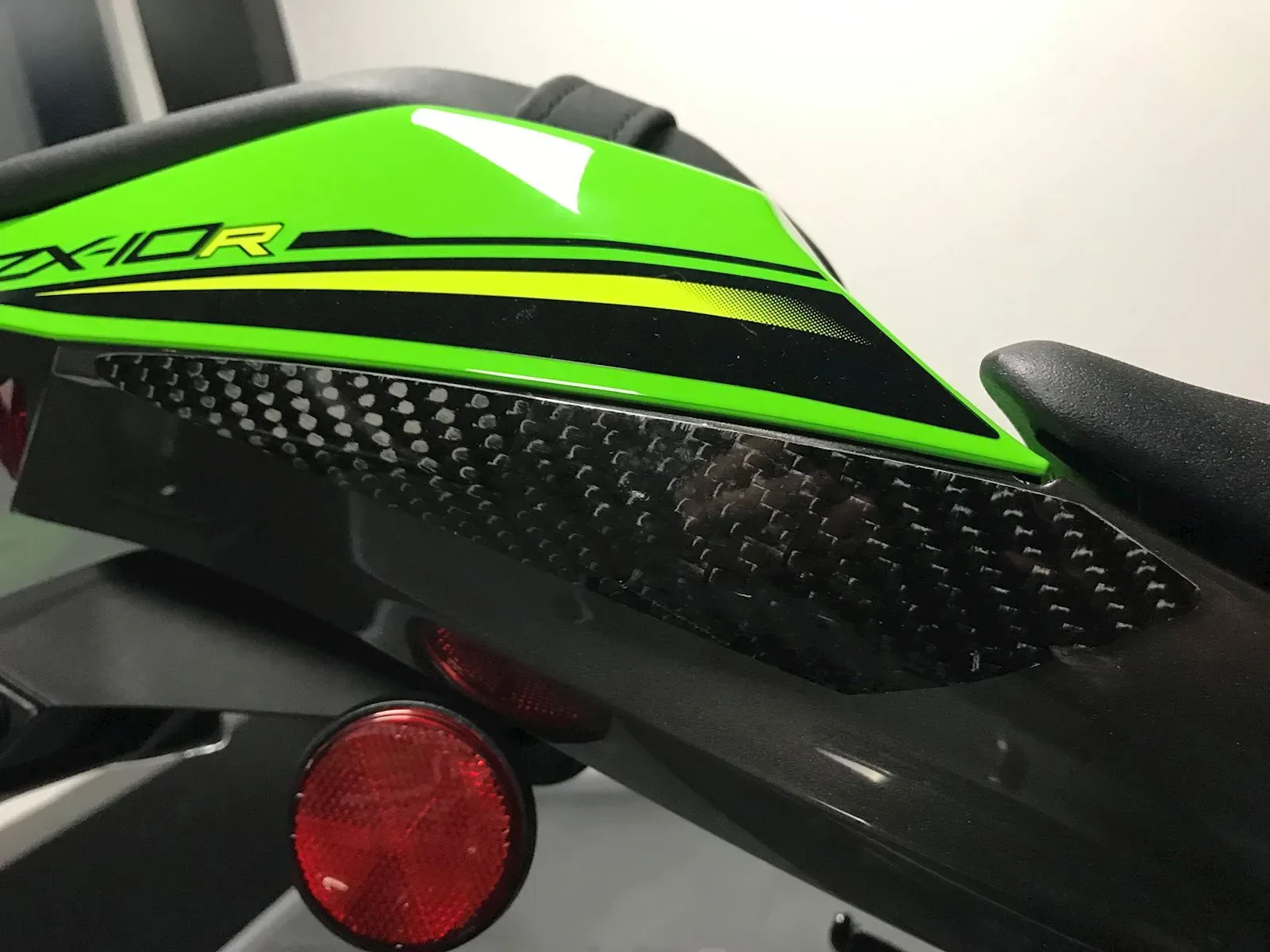 R&G Карбонови слайдери за опашка за Kawasaki ZX-10R (2016–2020)