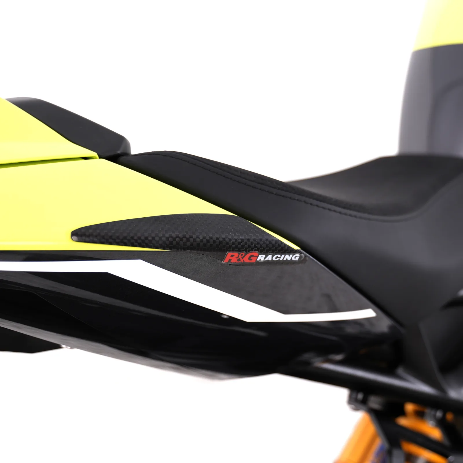 R&G Карбонови слайдери за опашка за Triumph Speed Triple 1200 RS (2021+), Speed Triple 1200 RR (2022+) и др.