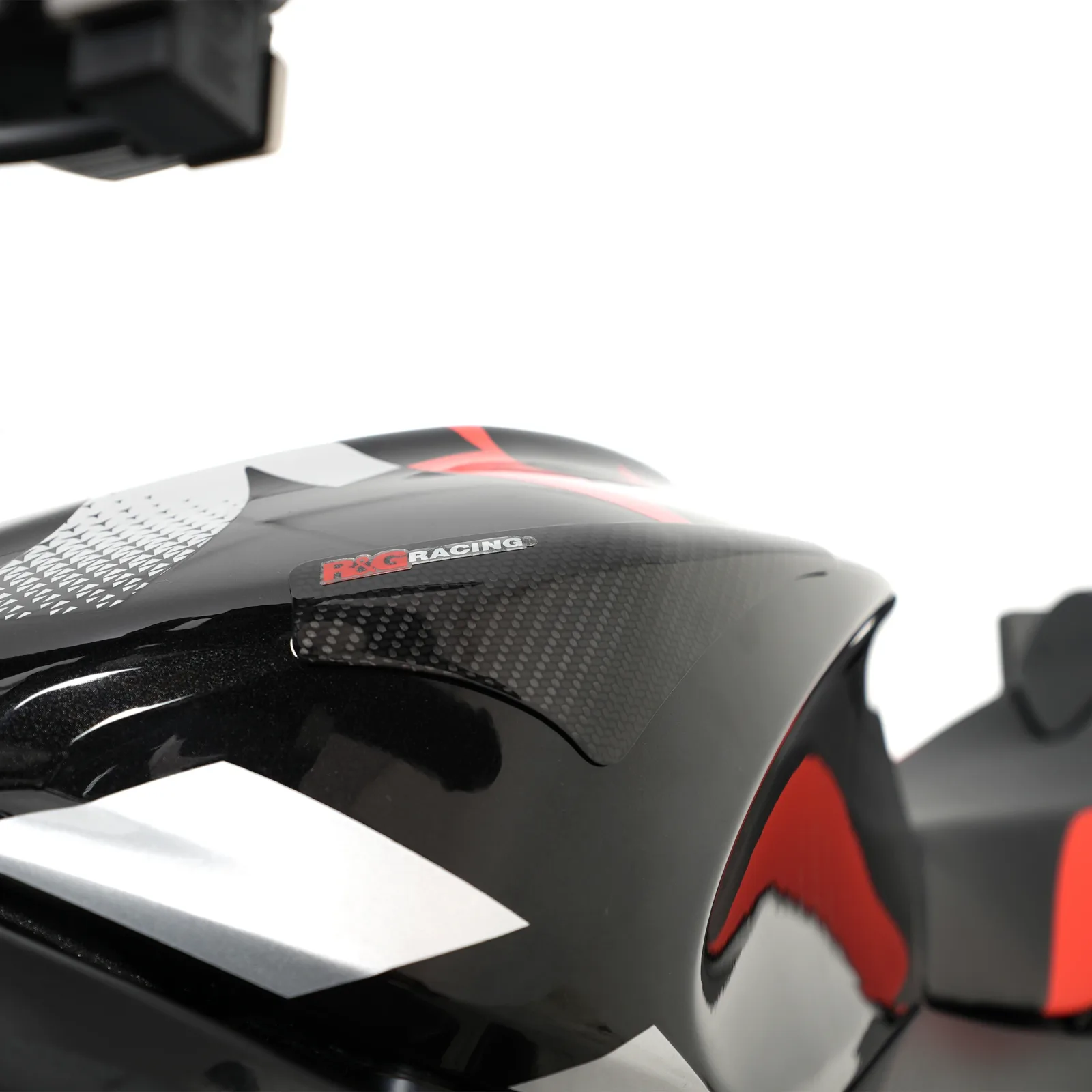 R&G Карбонови слайдери за резервоар за Aprilia Tuono V4 1100 RR (2021–2023), RSV4 1100 Factory (2021–2024) и др.