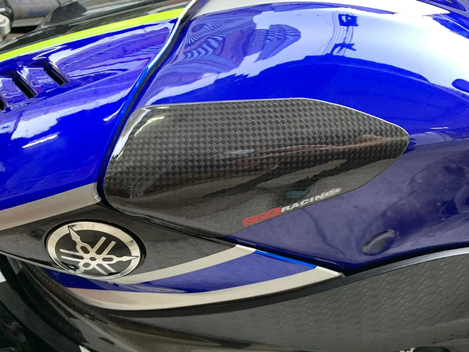 R&G Карбонови слайдери за резервоар за Yamaha YZF-R6 (2017–2020)