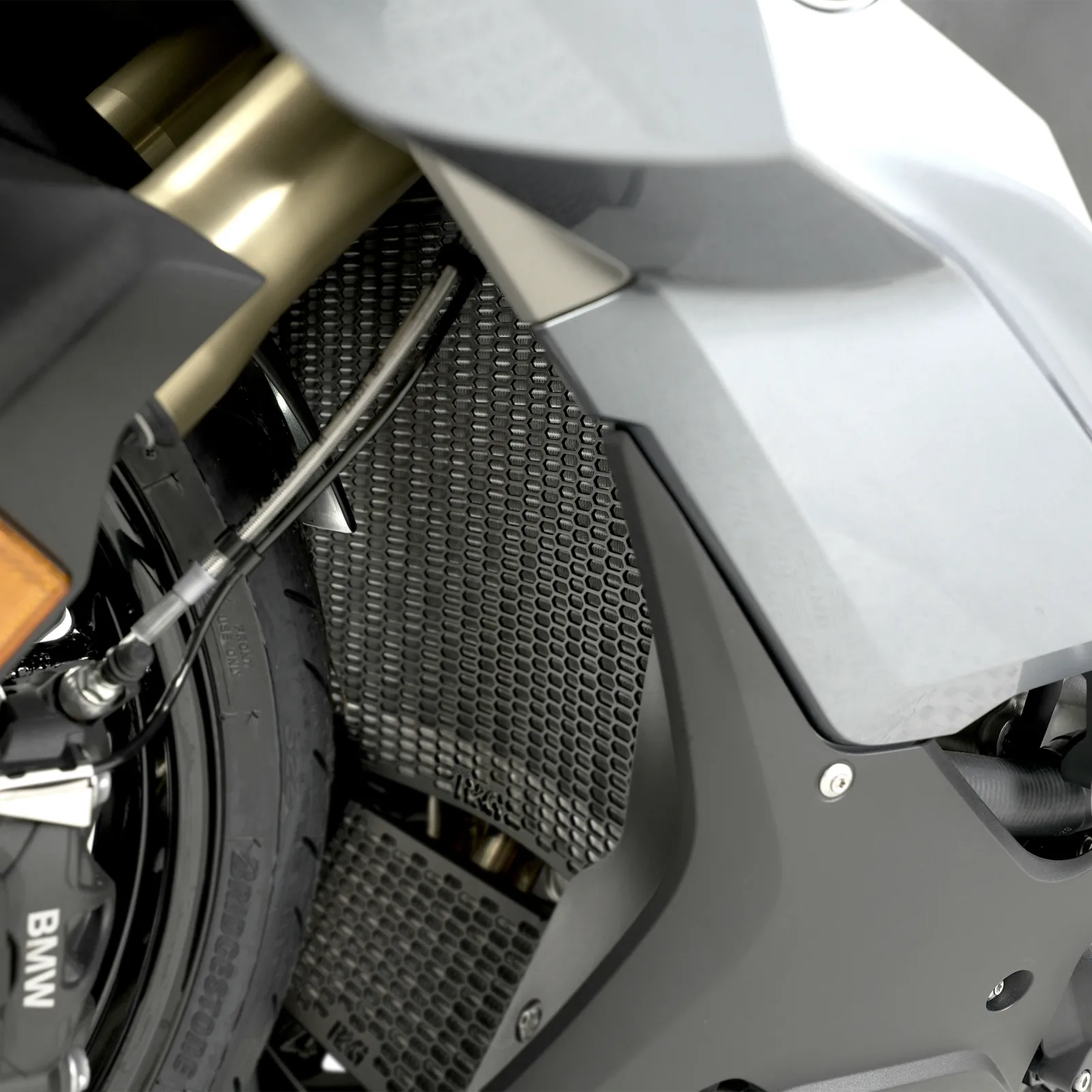 R&G Комплект предпазни решетки за радиатор и маслен радиатор PRO за BMW S 1000 RR (2019+), S 1000 XR (2020+), S 1000 R (2021+), M 1000 RR (2021+), M 1000 R (2023+)