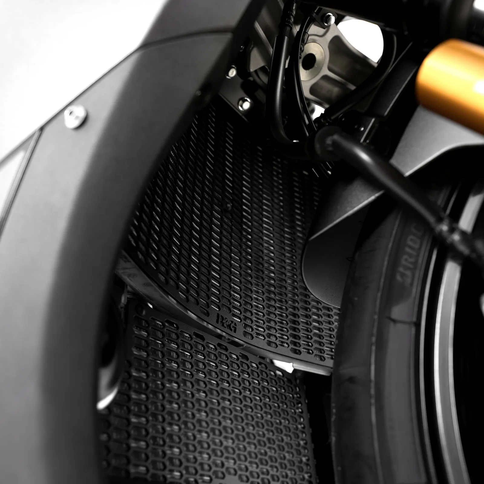 R&G Комплект предпазни решетки за радиатор и маслен радиатор PRO за Kawasaki ZX-10R (2026+), ZX-10RR (2026+)