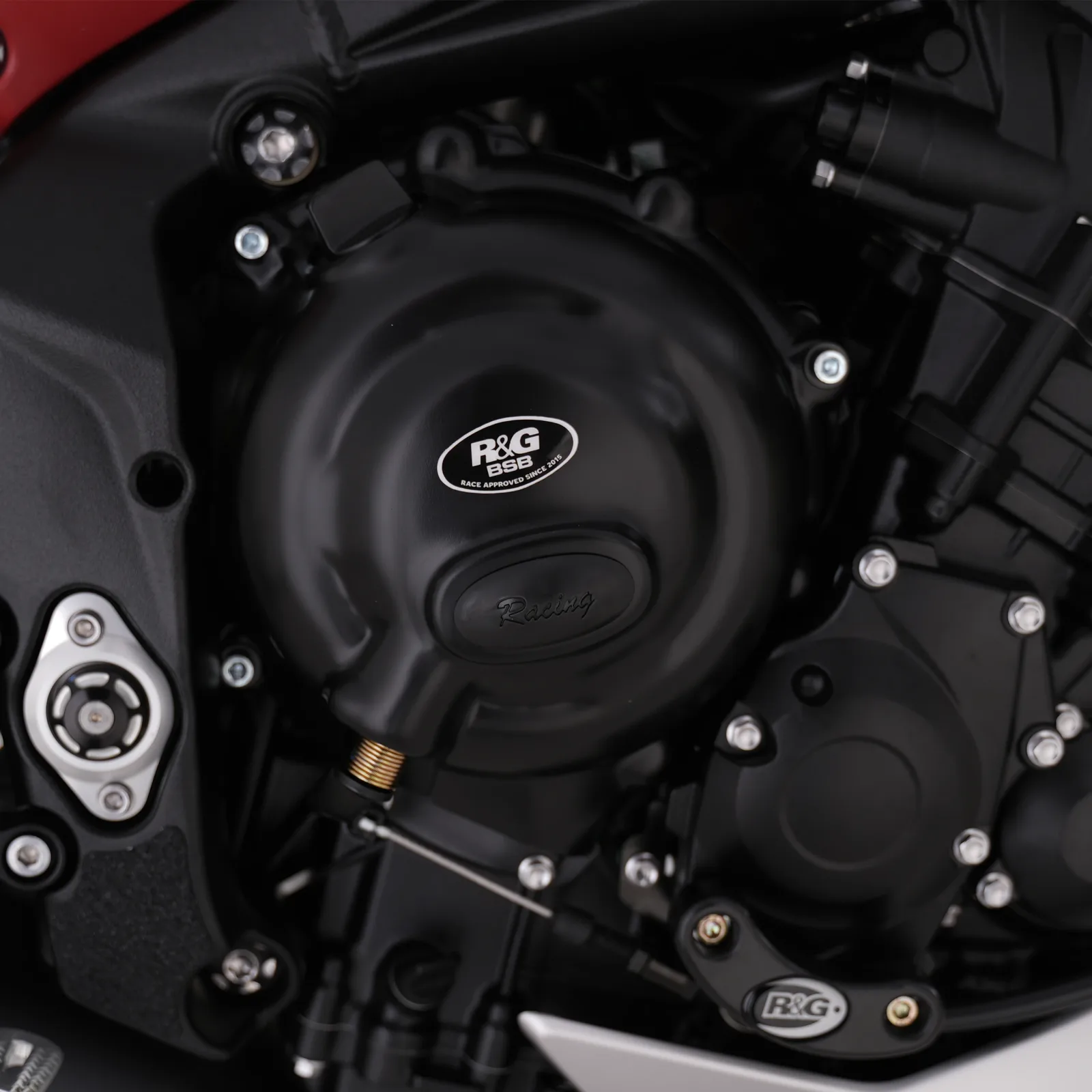 R&G Комплект протектори за двигател Race за Triumph Daytona 675 (2013–2016), Tiger Sport 800 (2025+), Street Triple 765 RX (2026+) и др.