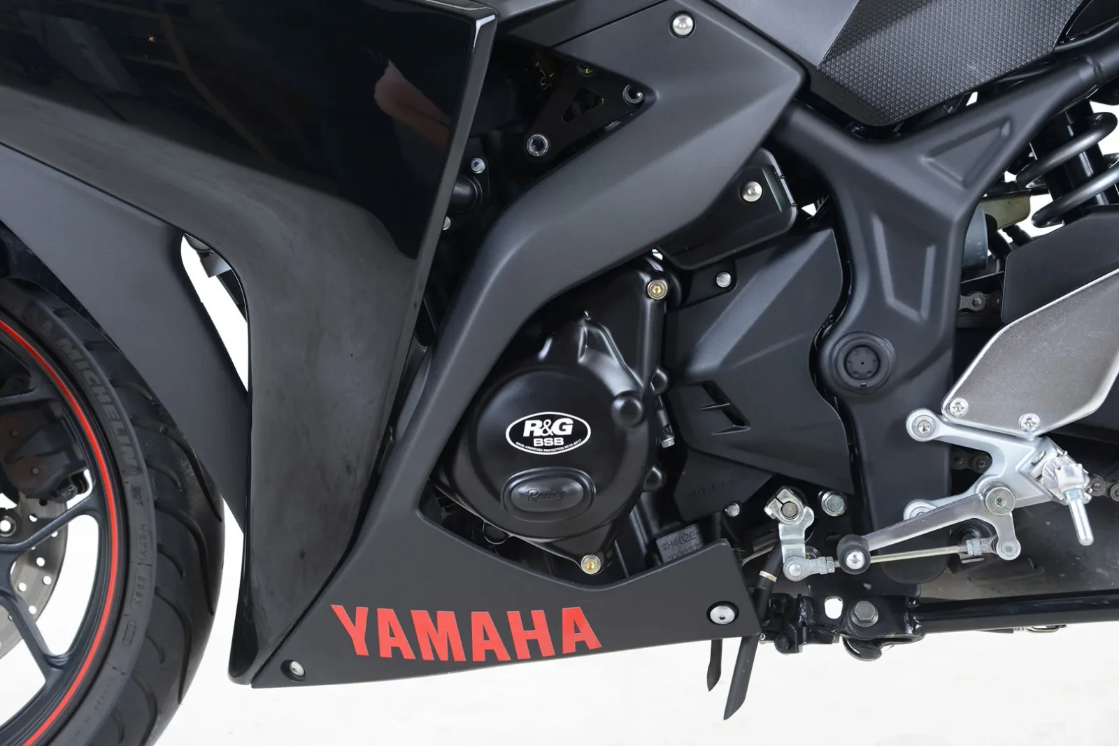 R&G Комплект протектори за двигател Race за Yamaha YZF-R3 (2015–2024), MT-03 (2016–2019)