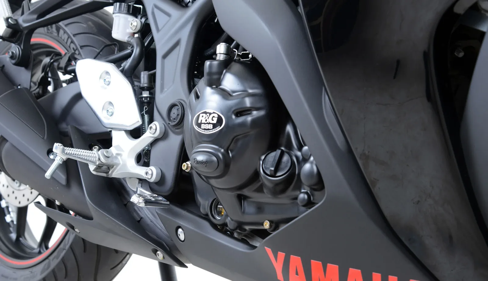 R&G Комплект протектори за двигател Race за Yamaha YZF-R3 (2015–2024), MT-03 (2016–2019)