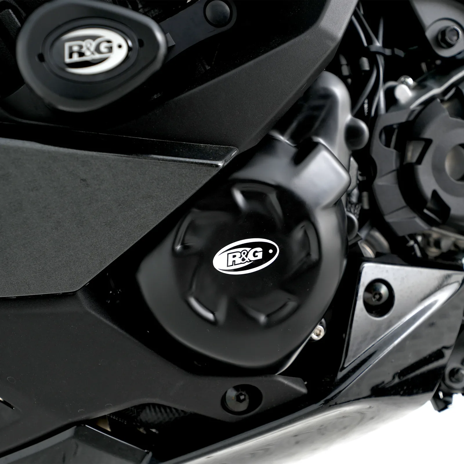 R&G Комплект протектори за двигател за Kawasaki Z1000 (2010–2018), Z1000SX (2011–2016), Versys 1000 (2012–2024) и др.