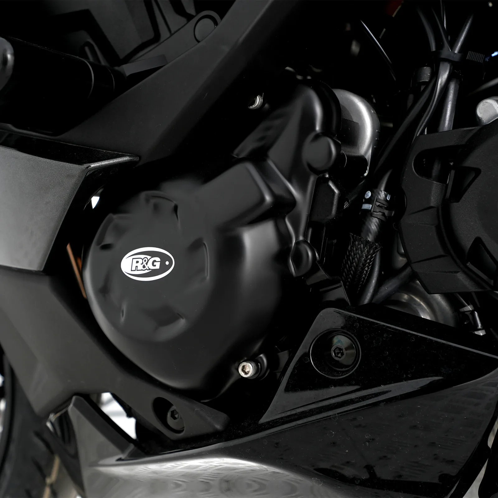 R&G Комплект протектори за двигател за Kawasaki Z1000 (2010–2018), Z1000SX (2011–2016), Versys 1000 (2012–2024) и др.