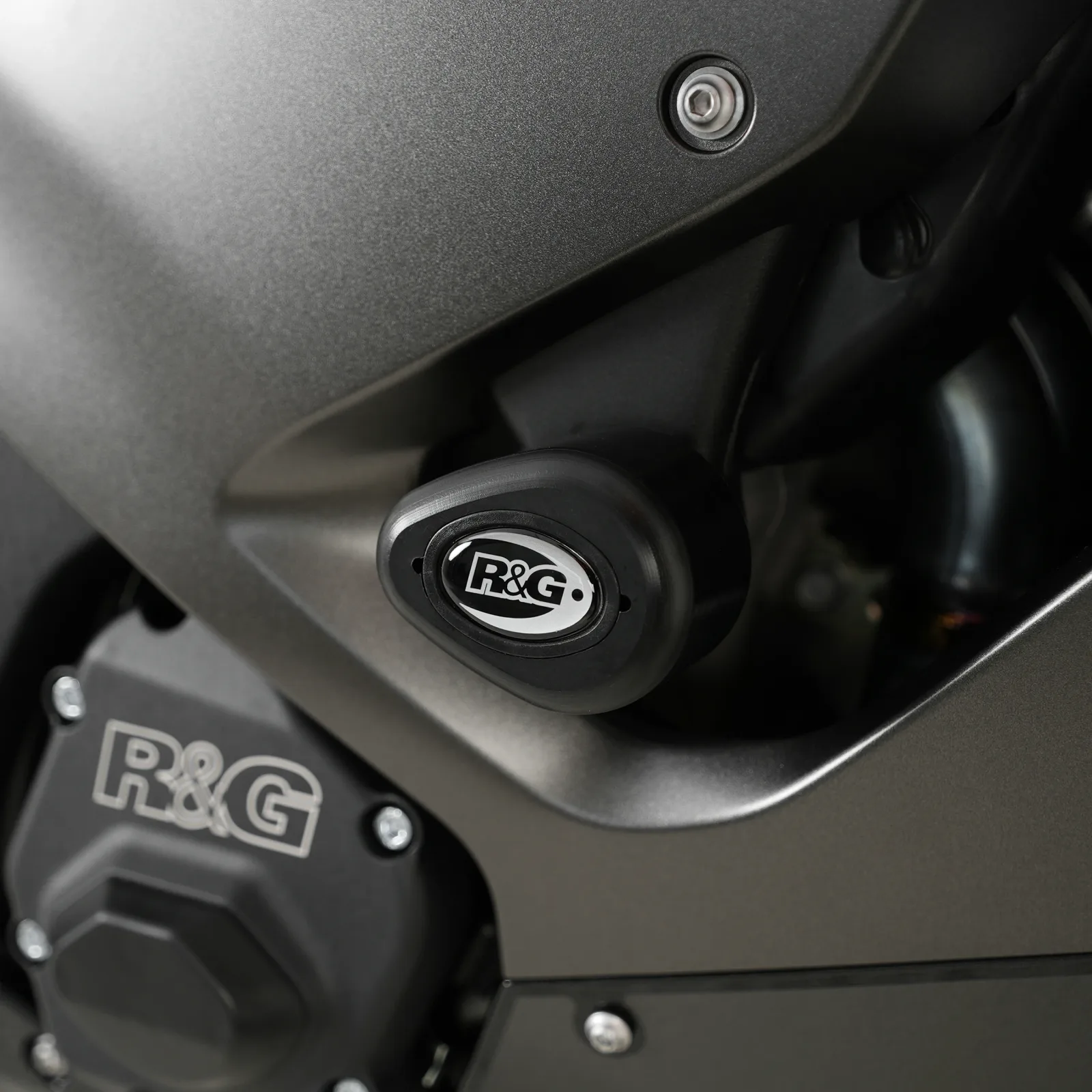 R&G Краш тапи Aero Race за Kawasaki ZX-10R (2011+), ZX-10RR (2021+)