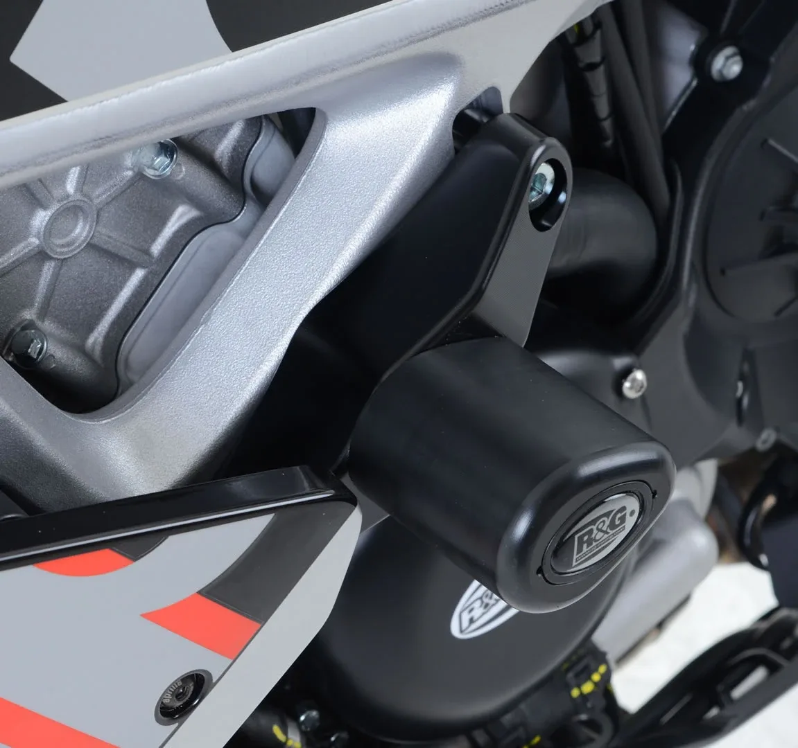 R&G Краш тапи Aero за Aprilia RSV4 R (2009–2014), RSV4 Factory (2009–2014, 2016+), Tuono V4 R (2011–2014) и др.
