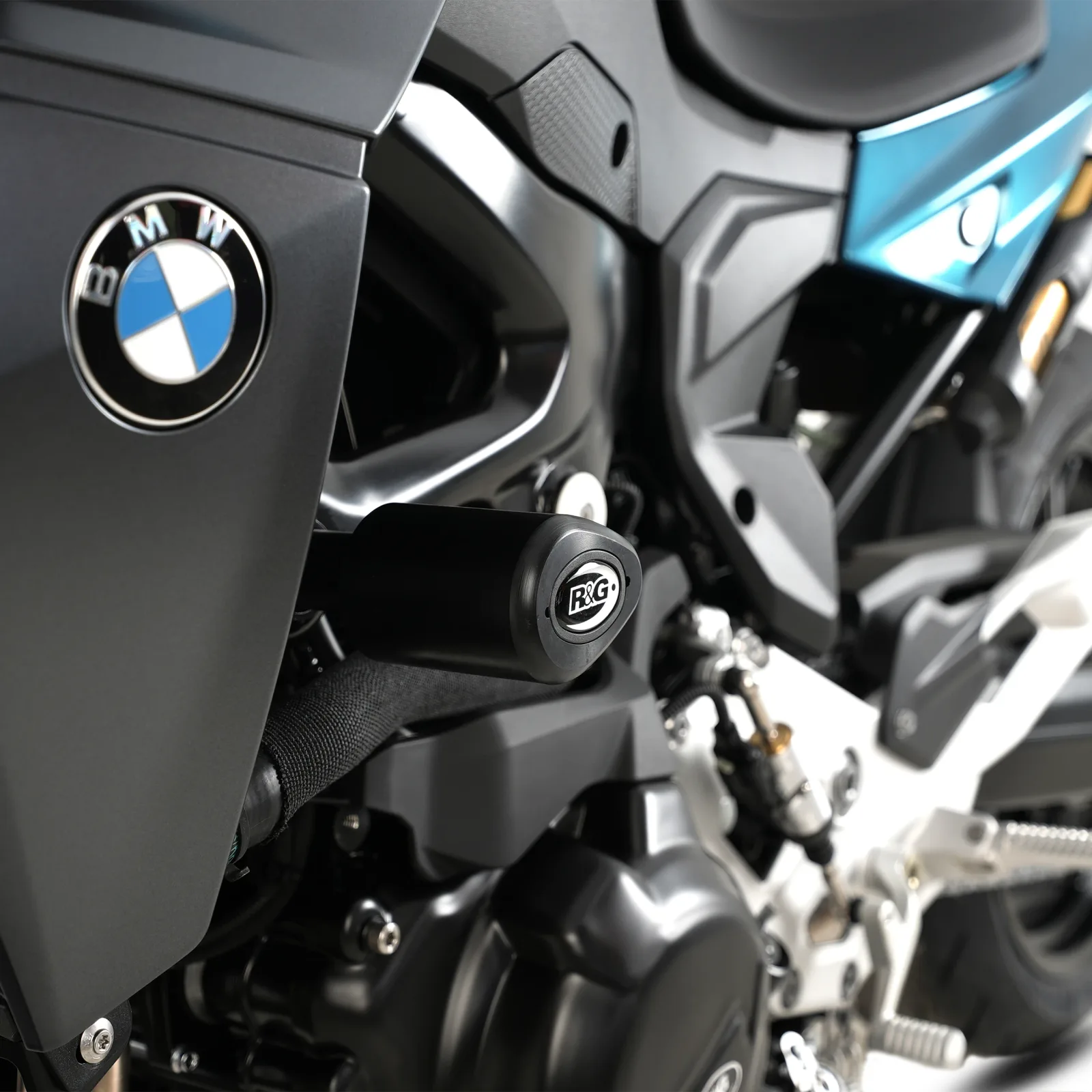 R&G Краш тапи Aero за BMW F 900 R (2020+), F 900 GS (2024+)