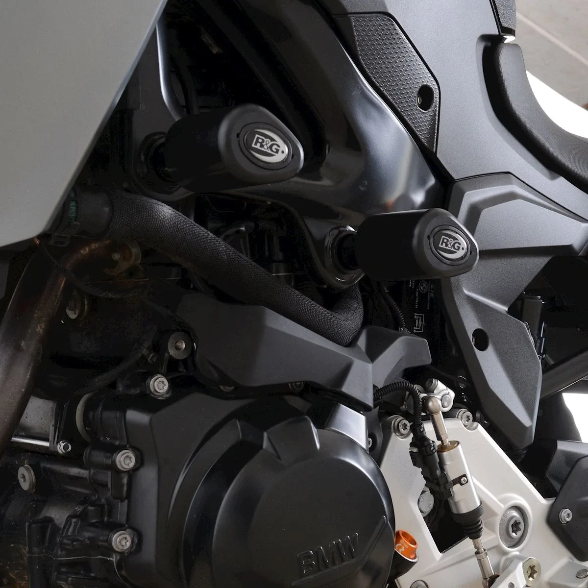 R&G Краш тапи Aero за BMW F 900 R (2020+), F 900 GS (2024+)