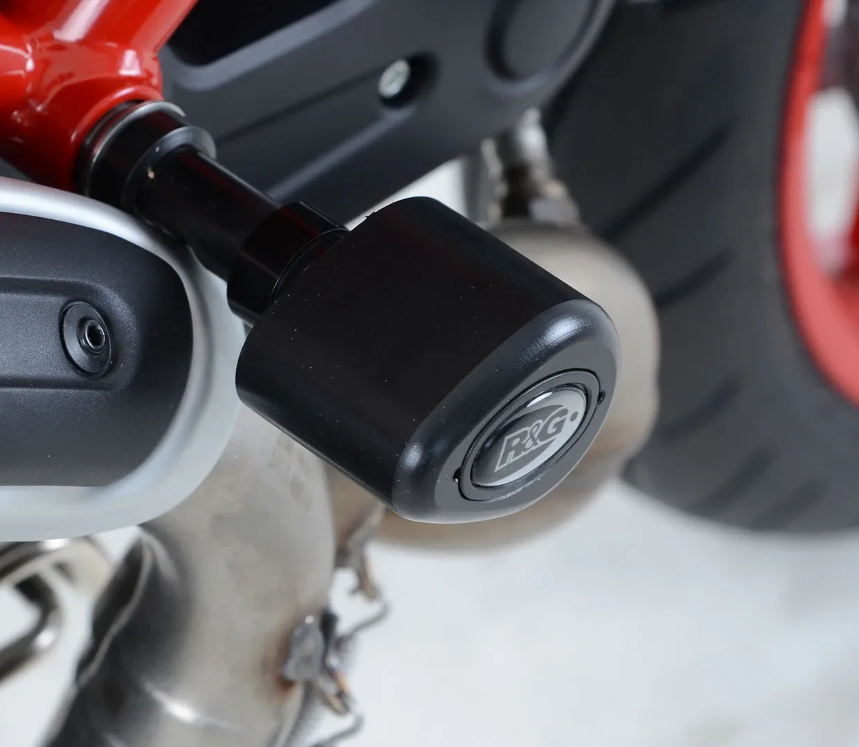 R&G Краш тапи Aero за Ducati Monster 797 (2017–2018)