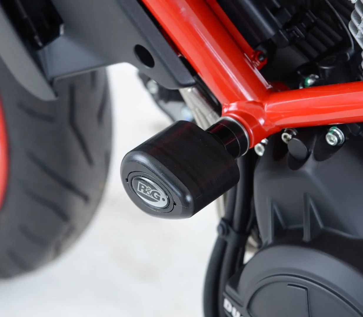 R&G Краш тапи Aero за Ducati Monster 797 (2017–2018)