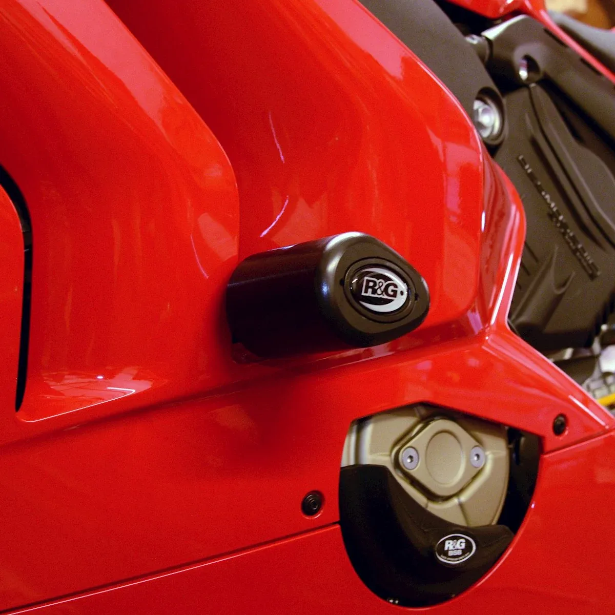 R&G Краш тапи Aero за Ducati Panigale V4 R (2020), Panigale V4 S (2020–2021), Panigale V4 (2020–2021)