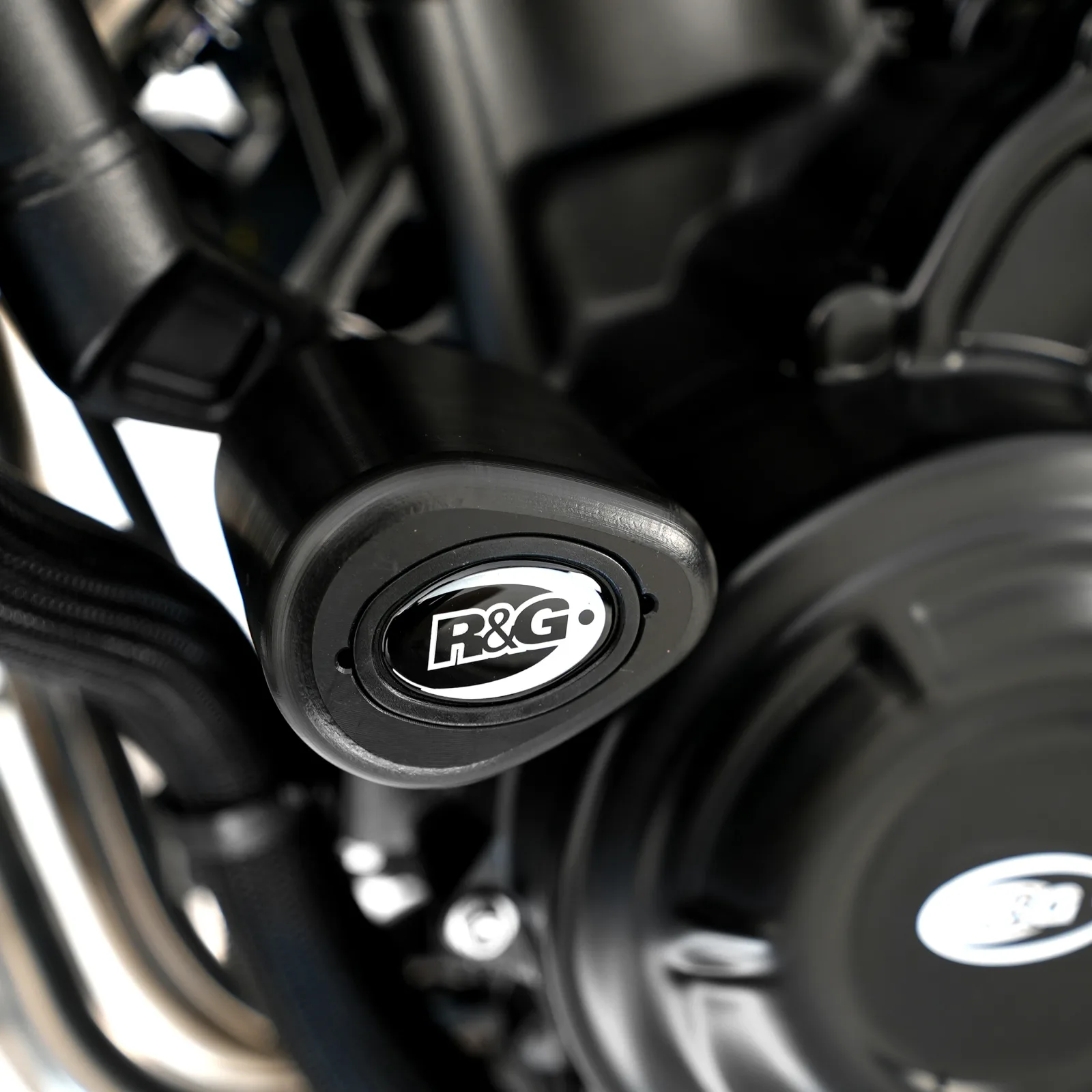 R&G Краш тапи Aero за Honda CB 500F (2013–2023), CB 500X (2013–2021), NX 500 (2024–2025), CB 500 Hornet (2024+)