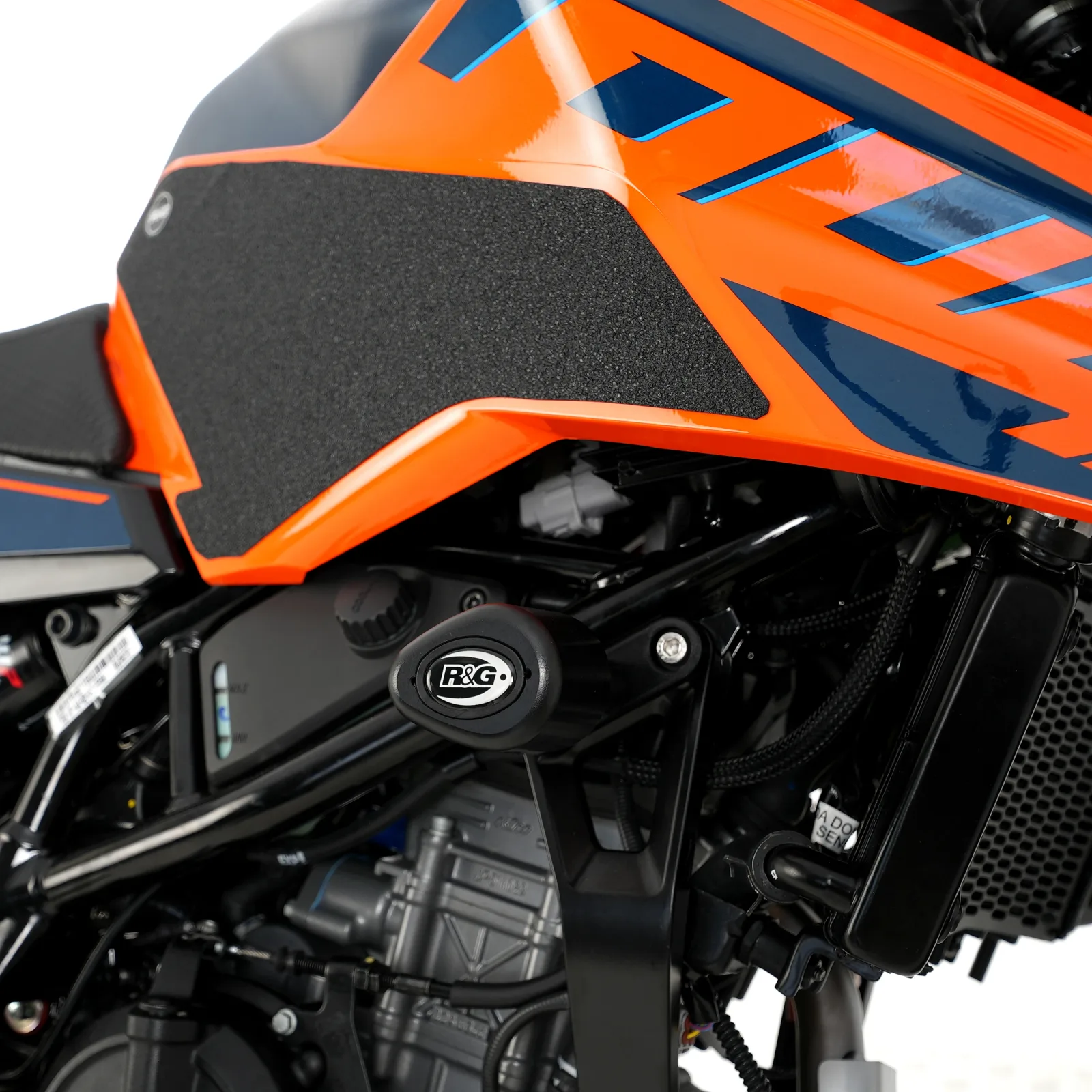 R&G Краш тапи Aero за Husqvarna Vitpilen 401 (2024+), KTM 125 Duke (2024+), 250 Duke (2024+), 390 Duke (2024+)