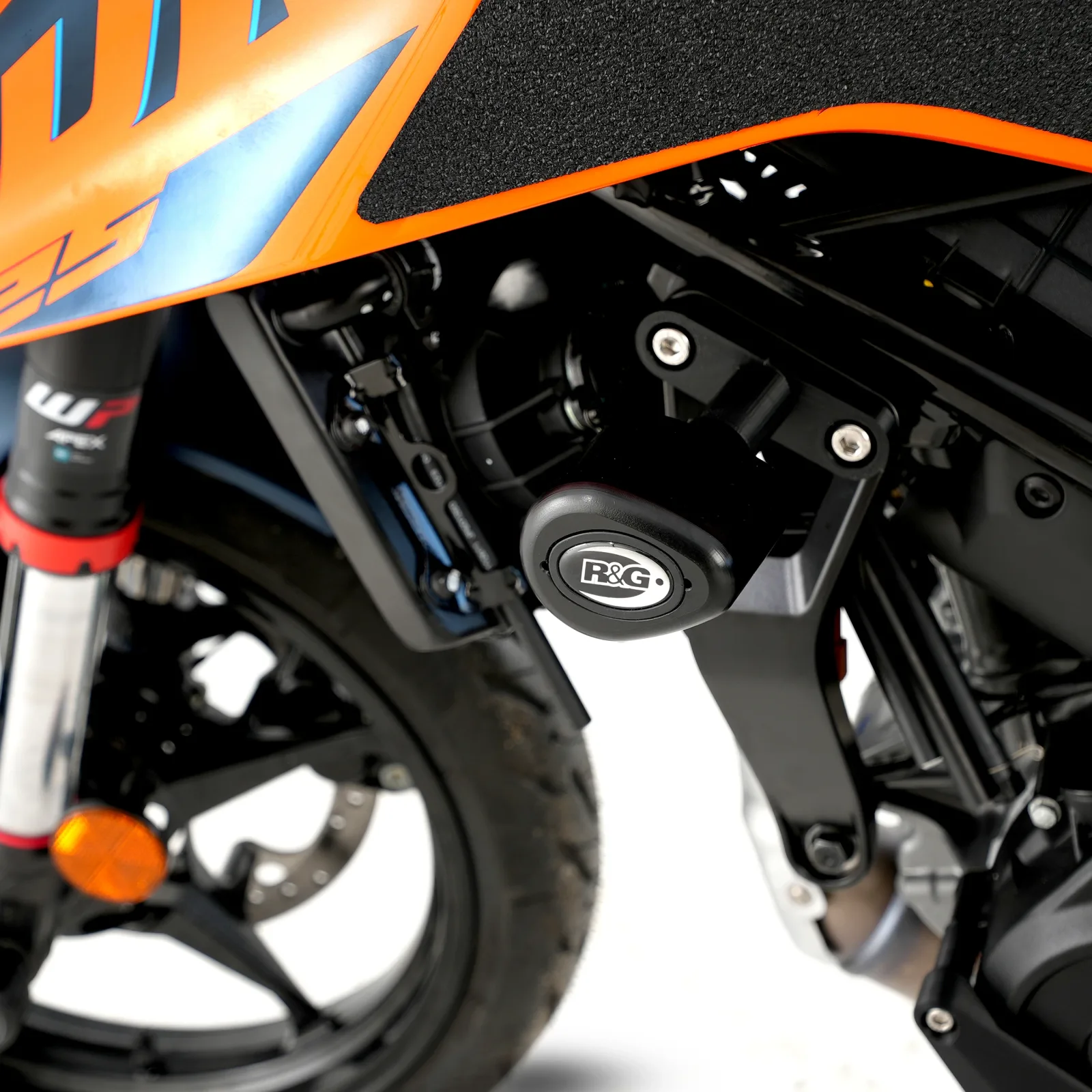 R&G Краш тапи Aero за Husqvarna Vitpilen 401 (2024+), KTM 125 Duke (2024+), 250 Duke (2024+), 390 Duke (2024+)