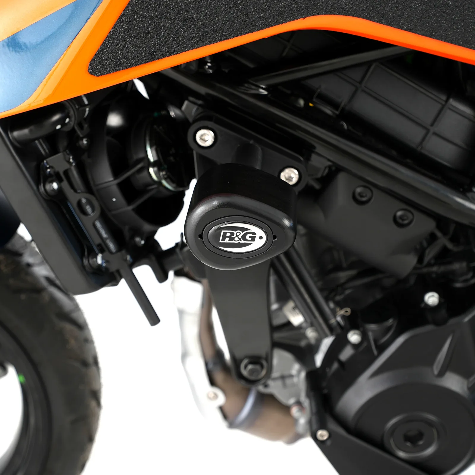 R&G Краш тапи Aero за Husqvarna Vitpilen 401 (2024+), KTM 125 Duke (2024+), 250 Duke (2024+), 390 Duke (2024+)