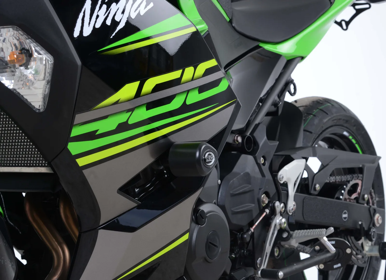 R&G Краш тапи Aero за Kawasaki Ninja 400 (2018+), Ninja 250 (2018–2020), Z400 (2019–2020), Z500 (2024+) и др.
