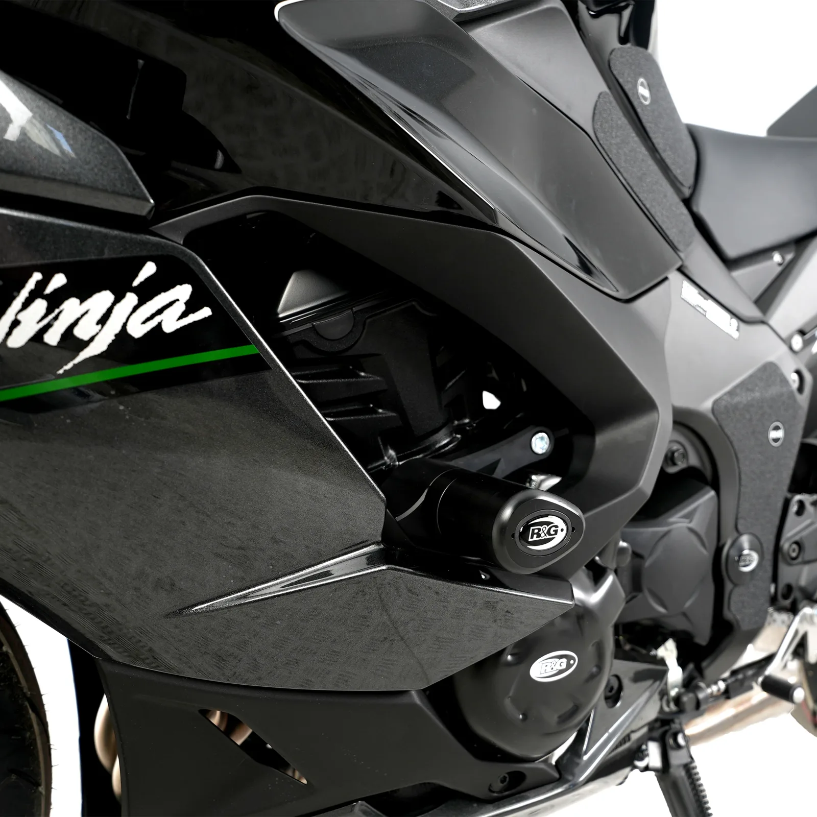 R&G Краш тапи Aero за Kawasaki Z1000SX (2017–2019), Ninja 1000SX (2020–2024), Ninja 1100SX (2025+)