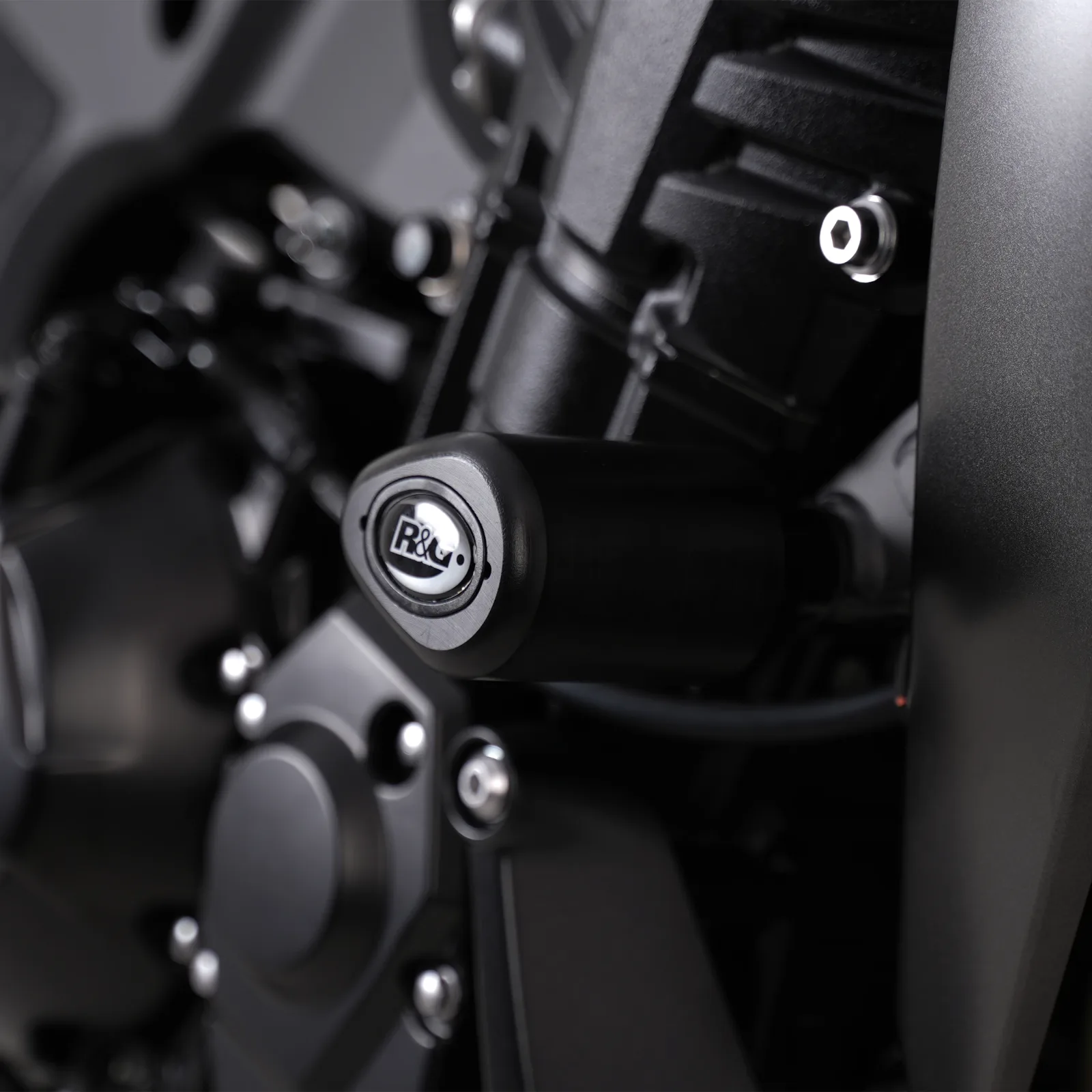 R&G Краш тапи Aero за Kawasaki Z1000SX (2017–2019), Ninja 1000SX (2020–2024), Ninja 1100SX (2025+)