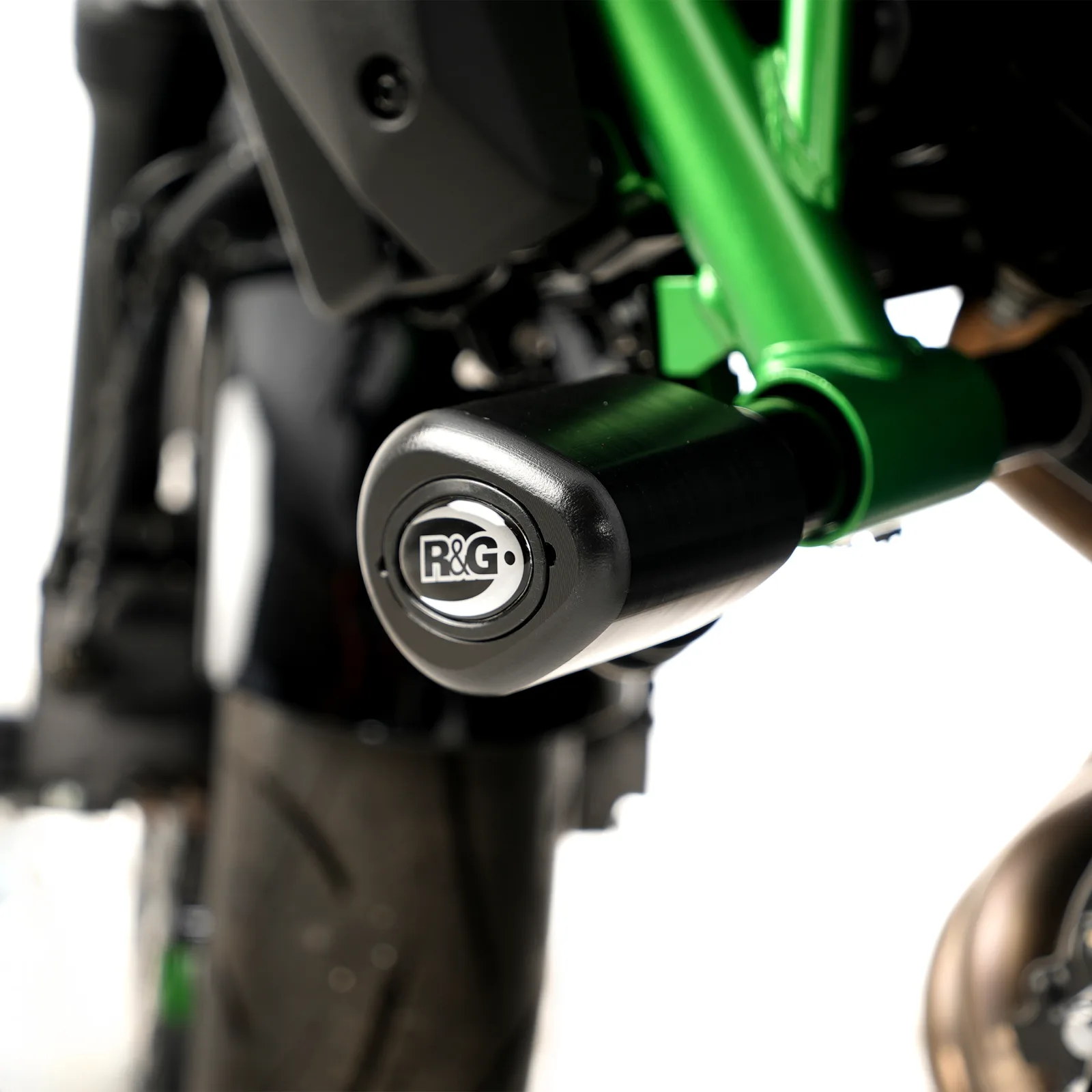 R&G Краш тапи Aero за Kawasaki Z650 (2017+), Ninja 650 (2017–2024, 2026+), Z650RS (2021+), Z650 S (2026+)