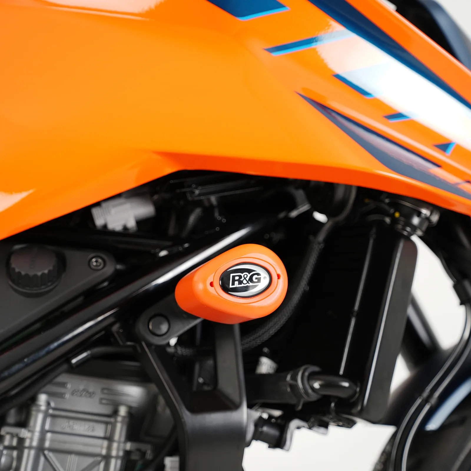 R&G Краш тапи Aero за KTM 125 Duke (2024+), 250 Duke (2024+), 390 Duke (2024+)