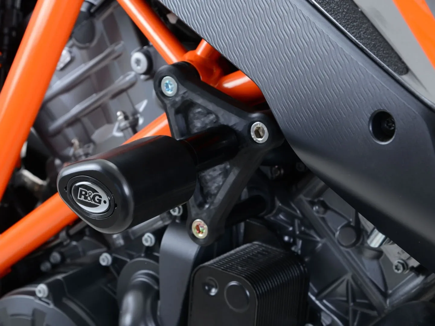 R&G Краш тапи Aero за KTM 1290 Super Duke GT (2016–2024) (CP0408BL)