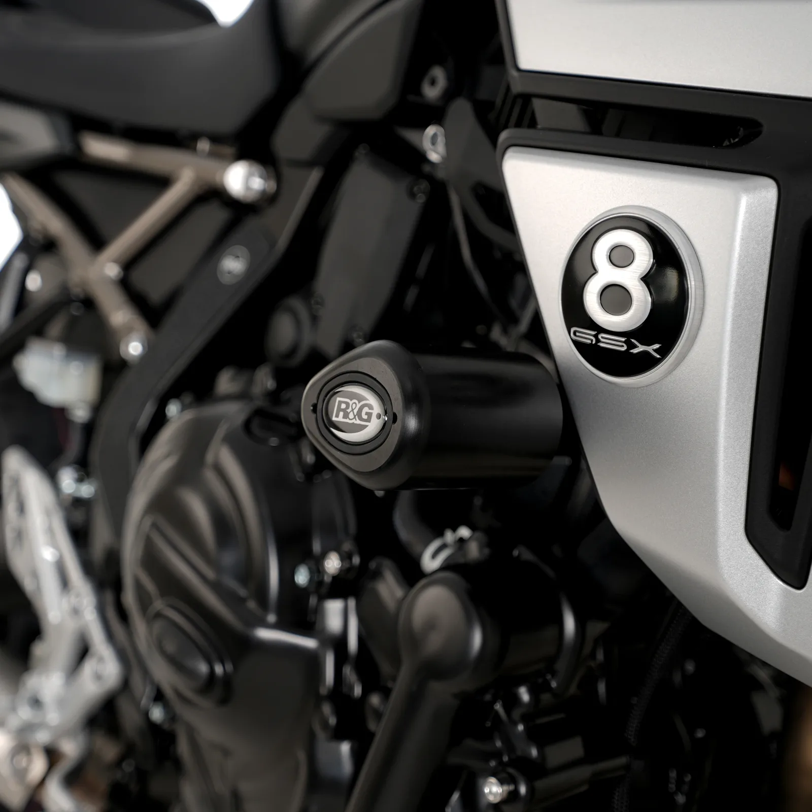 R&G Краш тапи Aero за Suzuki GSX-8S (2023+), GSX-8T (2025+), GSX-8TT (2025+)