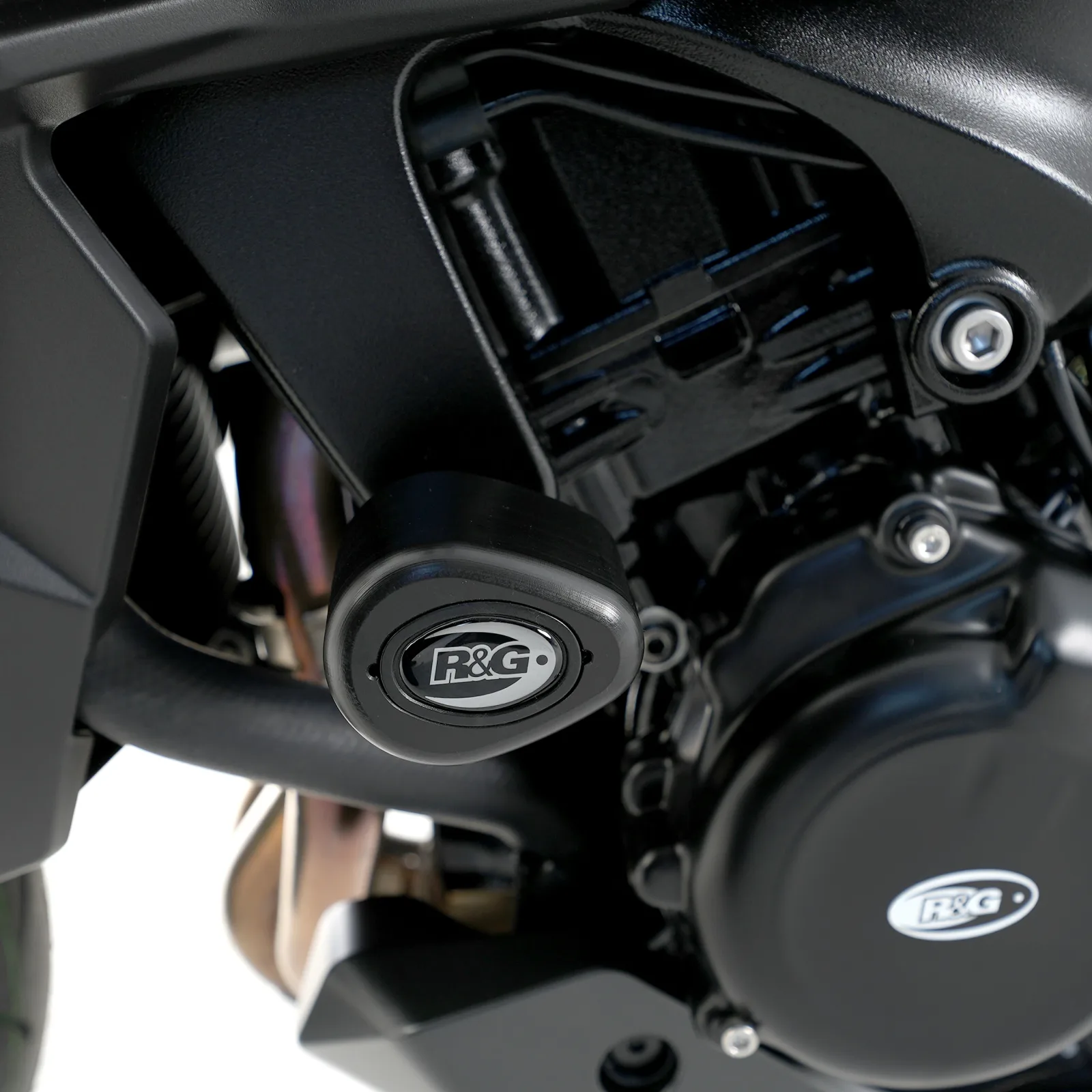 R&G Краш тапи Aero за Suzuki GSX-S 1000 (2015+), GSX-S 1000 Katana (2019+), GSX-S 950 (2021+), GSX-S 1000GX (2024+)