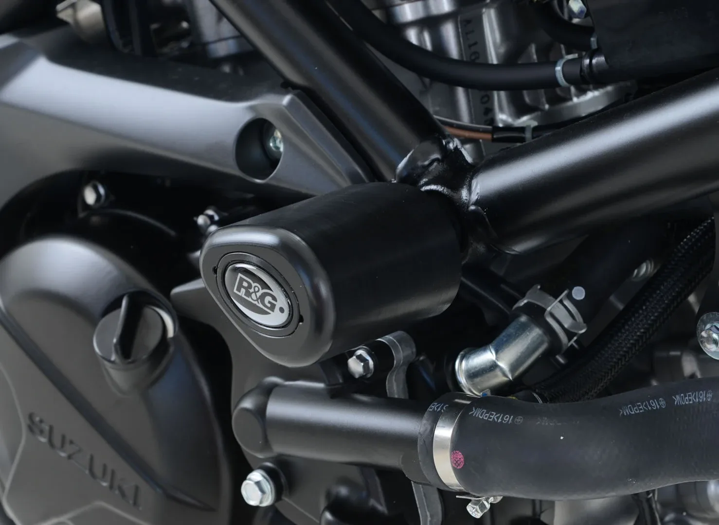 R&G Краш тапи Aero за Suzuki SFV 650 Gladius (2009–2016), SV 650 (2016–2018), SV 650X (2018–2023)